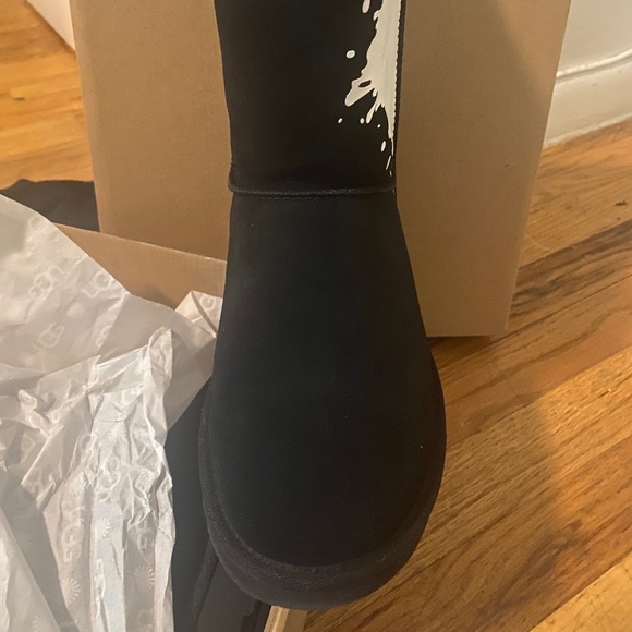 Black Ugg boots - Picture 8 of 11